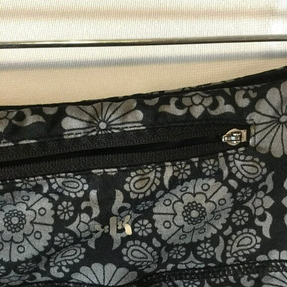 Kyodan Capri Leggings Gathered Calf Stretch Women's Sz XS Black and Gray Active - Picture 4 of 8